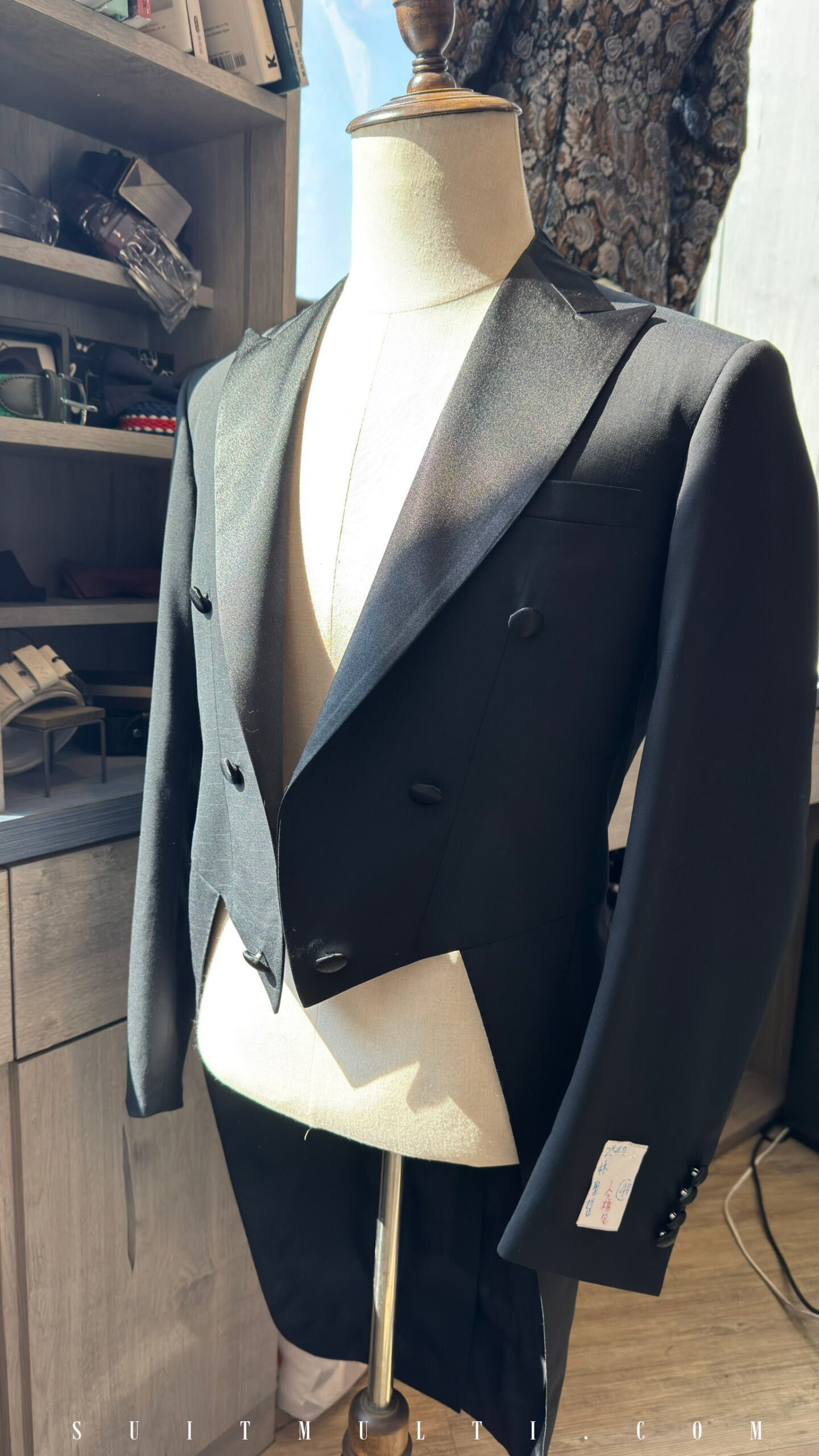 舒褆西服高雄手工訂製｜義大利 Marzoni 黑色緹花燕尾服 (White Tie) 正面實穿展示